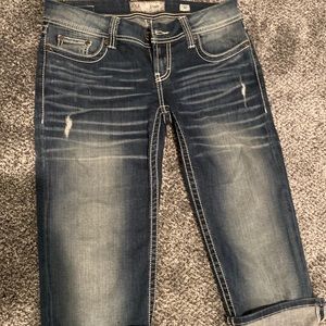 Buckle Capri Jeans